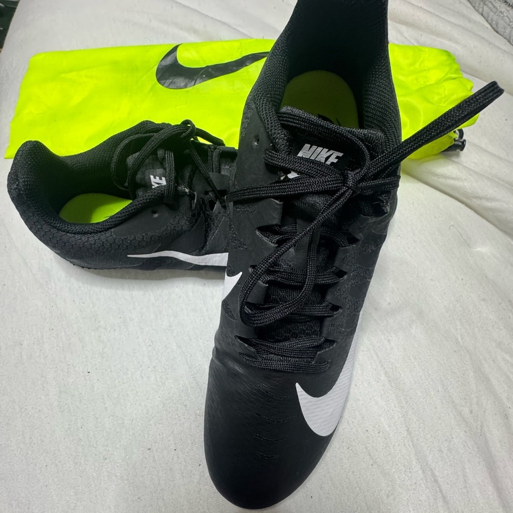 Nike Men's Black and White Athletic Shoes
